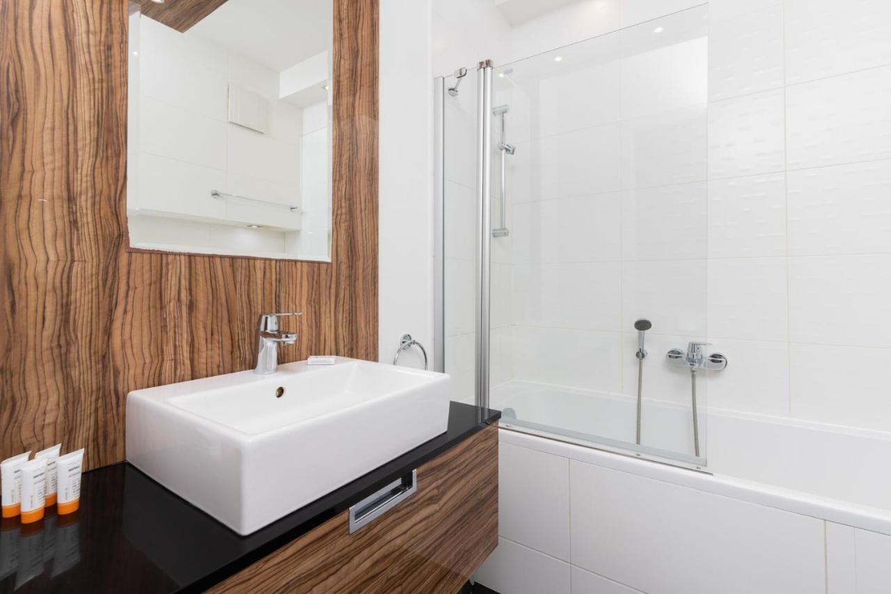 Atelier Residence Apartment By Noclegi Renters Варшава Екстериор снимка
